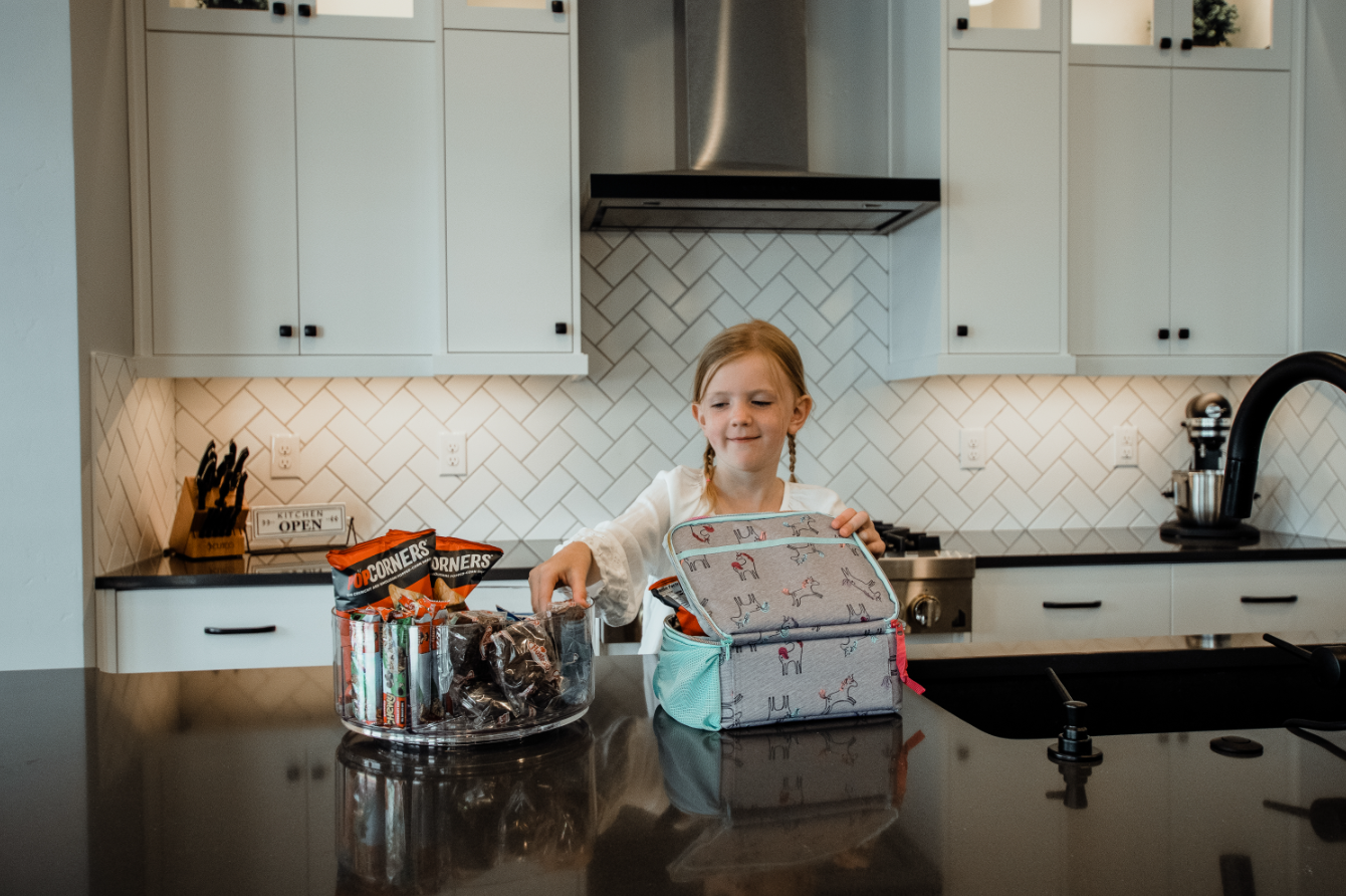 tips and tricks for organizing your pantry that is kid-friendly. www.thesortedstandard.com